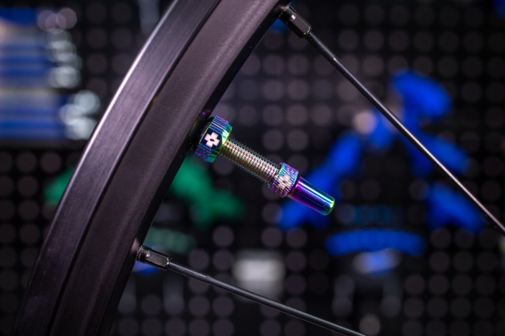 Muc-Off V2 Tubeless Valve Kit 44mm/iridescent