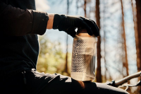 Fidlock TWIST Trinkflasche 750 ml Compact, Set (mit Bottle Connector und Bike Base). Transparent Black.